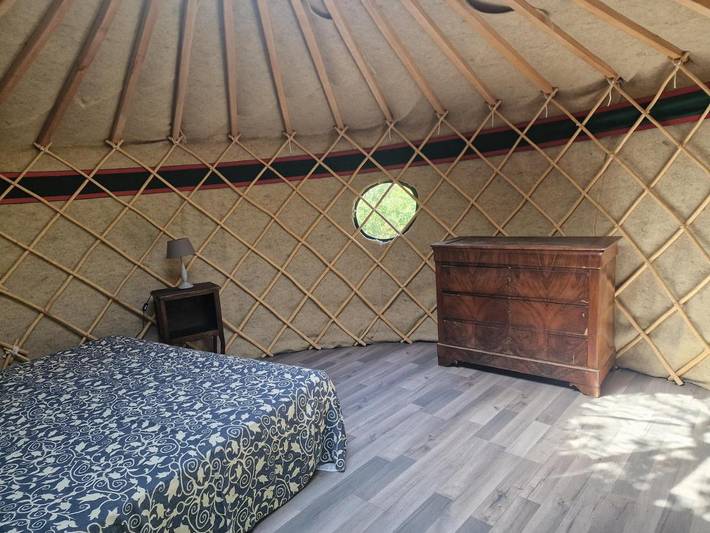 Tente pour 4 personnes, avec terrasse ainsi que vue et jardin, animaux acceptés dans le Var - 4