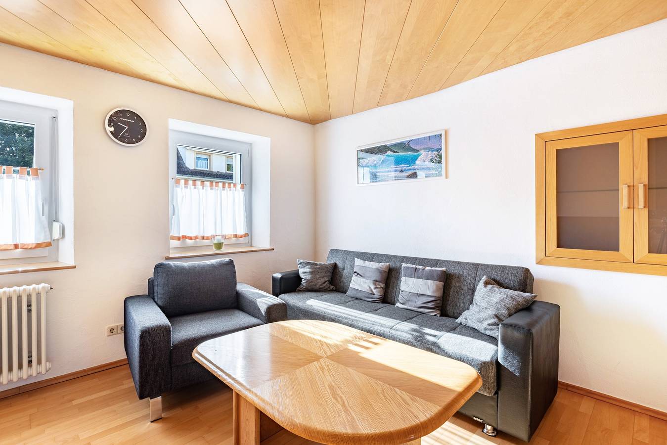 Ganze Wohnung, Ferienwohnung 'Hewenpanorama' mit Bergblick, privater Terrasse und Wi-Fi in Engen, Hegau