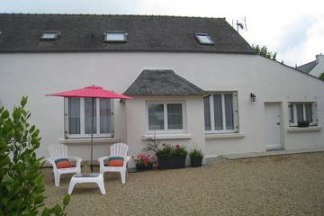 Gîte pour 2 personnes, avec jardin et terrasse à Sizun