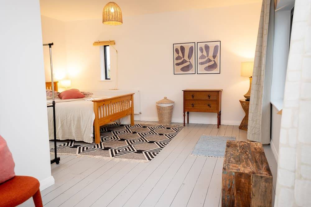 Art Deco Lakehouse retreat at Inchiquin in County Clare