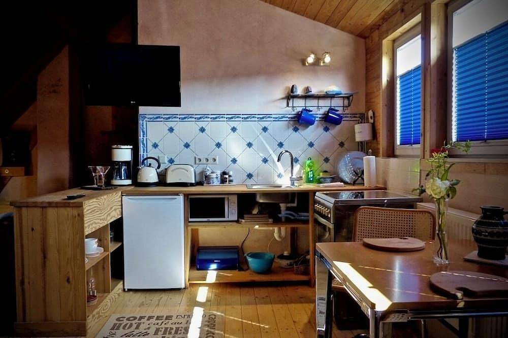 Ganze Wohnung, Hochwertige Ferienwohnung am historischen Dorfanger zwischen Elbe und Weinbergen in Radebeul, Meißen Region