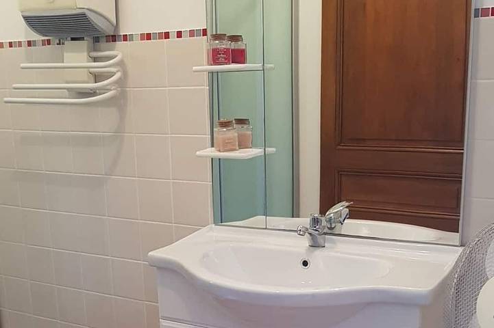 Gîte pour 2 personnes, avec jardin ainsi que terrasse et piscine, animaux acceptés à Les Angles (Gard) - 2