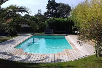 Cottage pour 6 personnes, avec jardin ainsi que terrasse et piscine à Landevieille