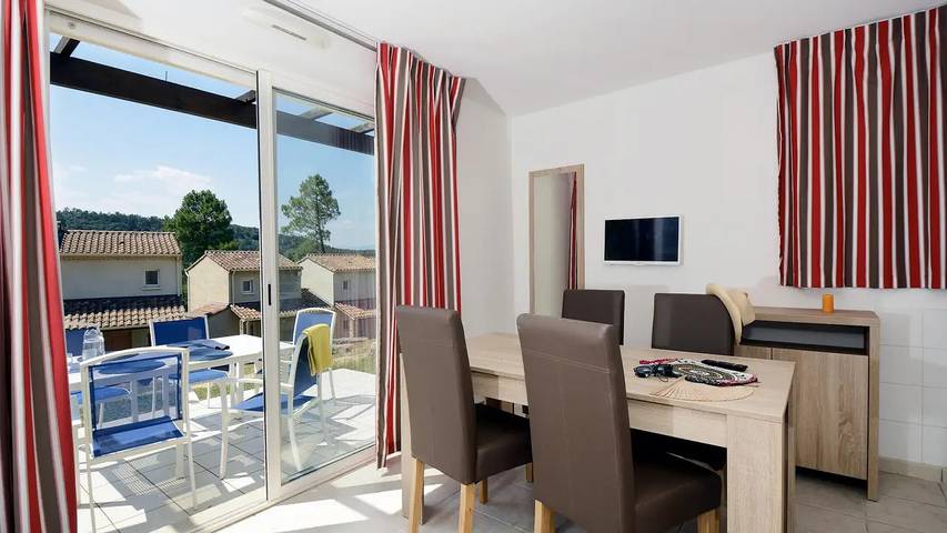 Gîte pour 7 personnes, avec jardin et piscine, animaux acceptés à Salavas - 4