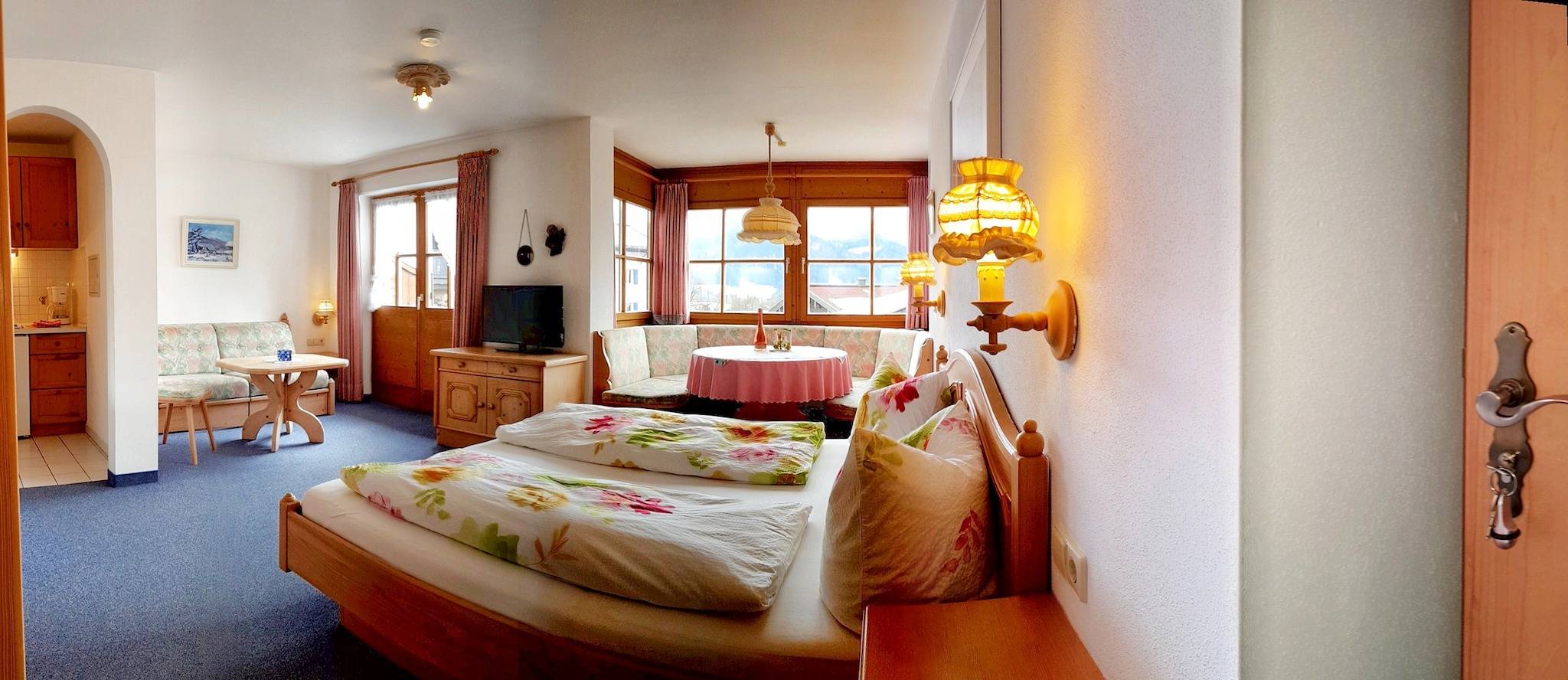 Apartamento vacacional entero, Haus Bavaria - One-room holiday flat Kaiser 32sqm, shower/Wc, kitchenette, balcony in Reit im Winkl, Alpes Bávaros