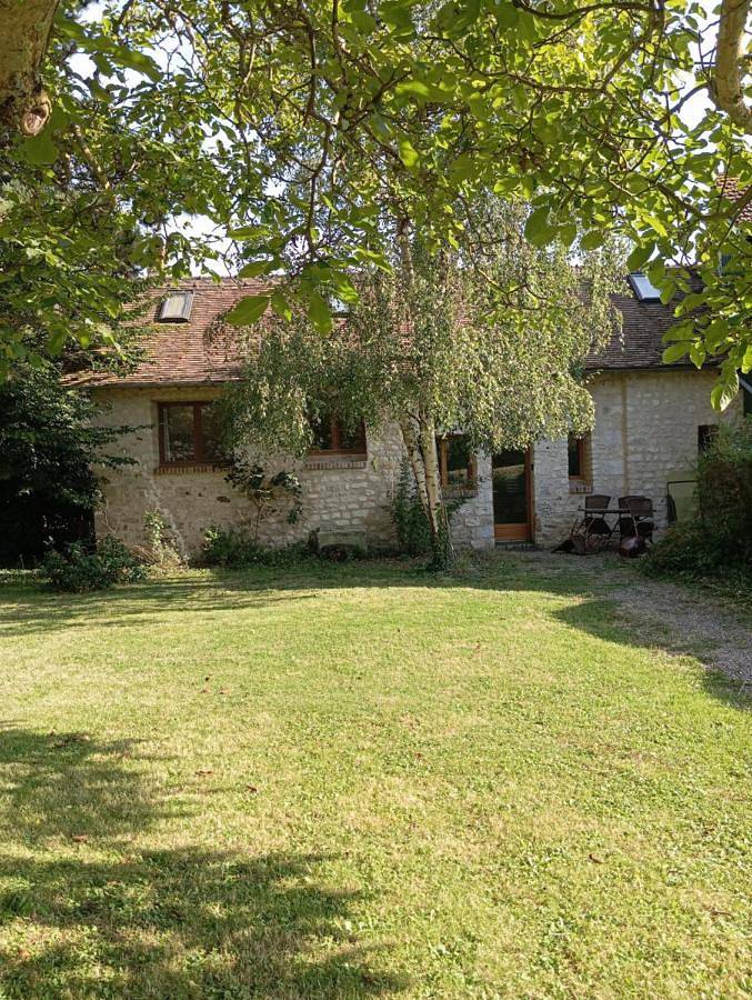 Location de vacances pour 4 personnes, avec jardin et terrasse à Bois-Jérôme-Saint-Ouen - 2