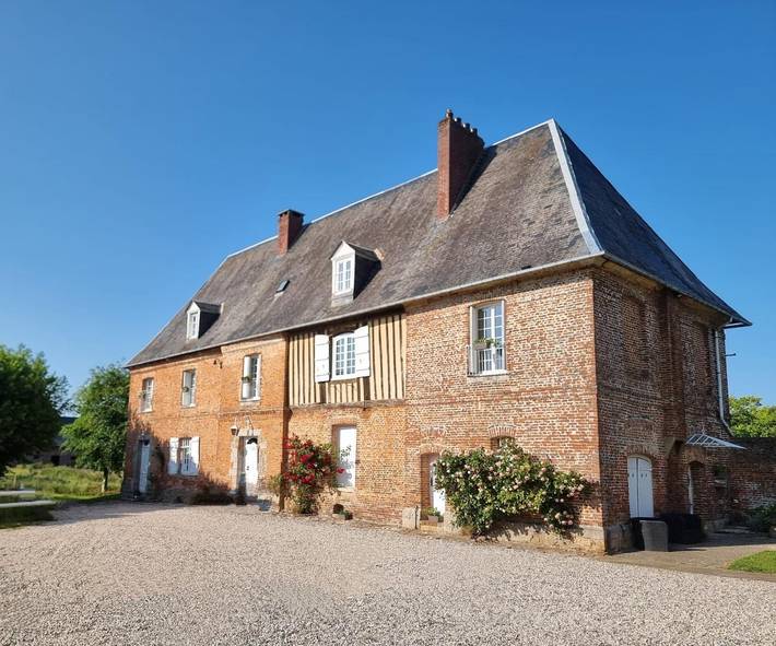 Gîte pour 15 personnes, avec Terrasse ainsi que Jardin et Vue