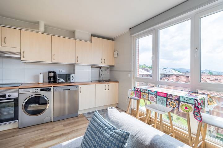 Entire apartment, Apartment 'Luminoso' with Mountain View, Private Terrace and Wi-Fi in Piélagos, Cantabrian Coast