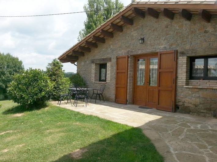 Casa rural para 4 personas, con Terraza y Jardín además de Piscina para niños y Piscina en Osona