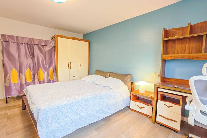 210m² House in Antony for 12 & Parking & Terrace in Antony, Hauts-de-Seine