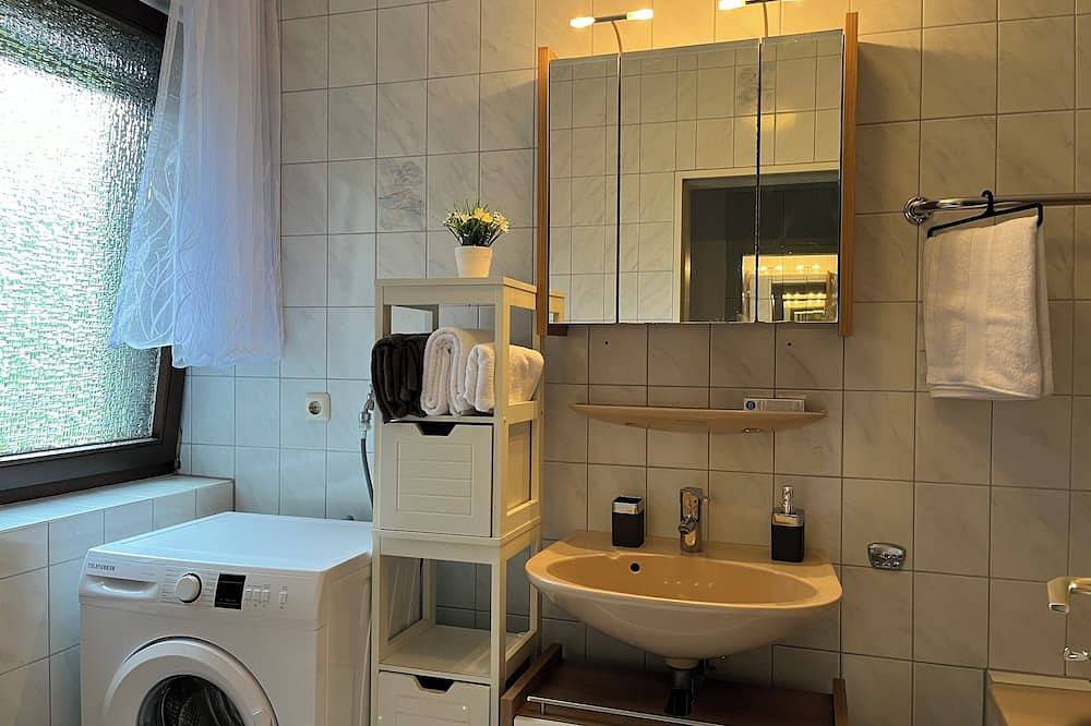 Ganze Wohnung, 15 Min. von Chio-Aachen. Liebevoll eingerichtete Wohnung mit Balkon. in Herzogenrath, Rheinland