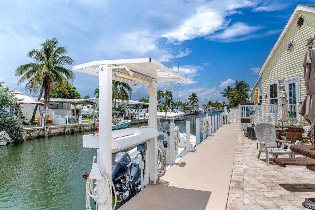 W15 - 3 bed, 2 bath Caribbean Bungalow with Dockage in Marathon, Monroe County
