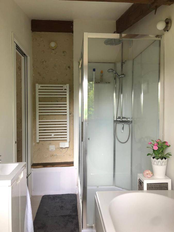 Location de vacances pour 5 personnes, avec piscine ainsi que terrasse et vue à Salles-Lavalette - 3