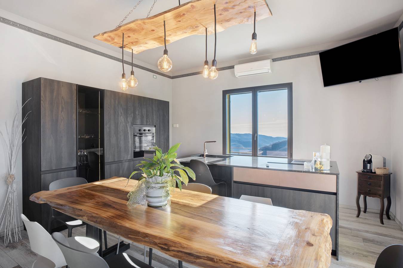 Farmhouse 'Il Nido Tra Gli Ulivi' with Sea View, Wi-Fi and Air Conditioning in Lucinasco, Riviera di Ponente