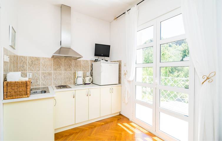 Ganze Ferienwohnung, Charmante Ferienwohnung mit Pool, Terrasse und WLAN, 1,5 km vom Strand entfernt in Zaton, Grad Dubrovnik