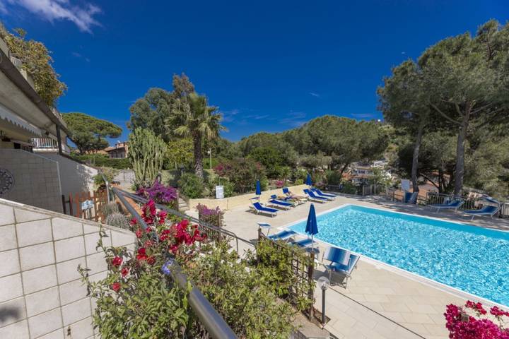 Holiday apartment for 5 people, with terrace and pool - 1