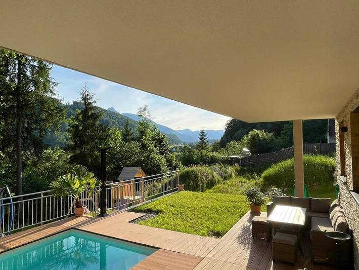 Appartement de vacances pour 4 personnes, avec piscine ainsi que jardin et vue