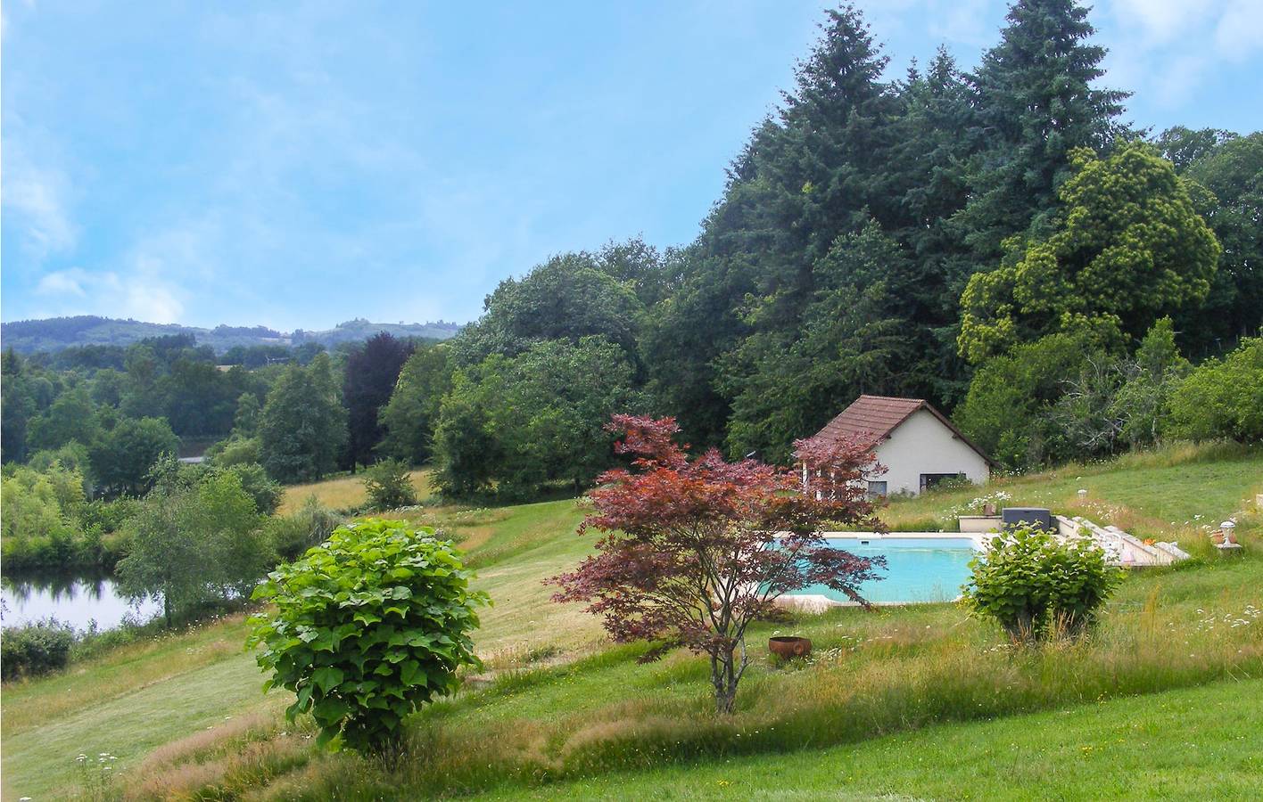 Acogedor apartamento en Nexon con aparcamiento, piscina y WiFi in Saint-Hilaire-les-Places, Parque Natural Regional Périgord-Limousin
