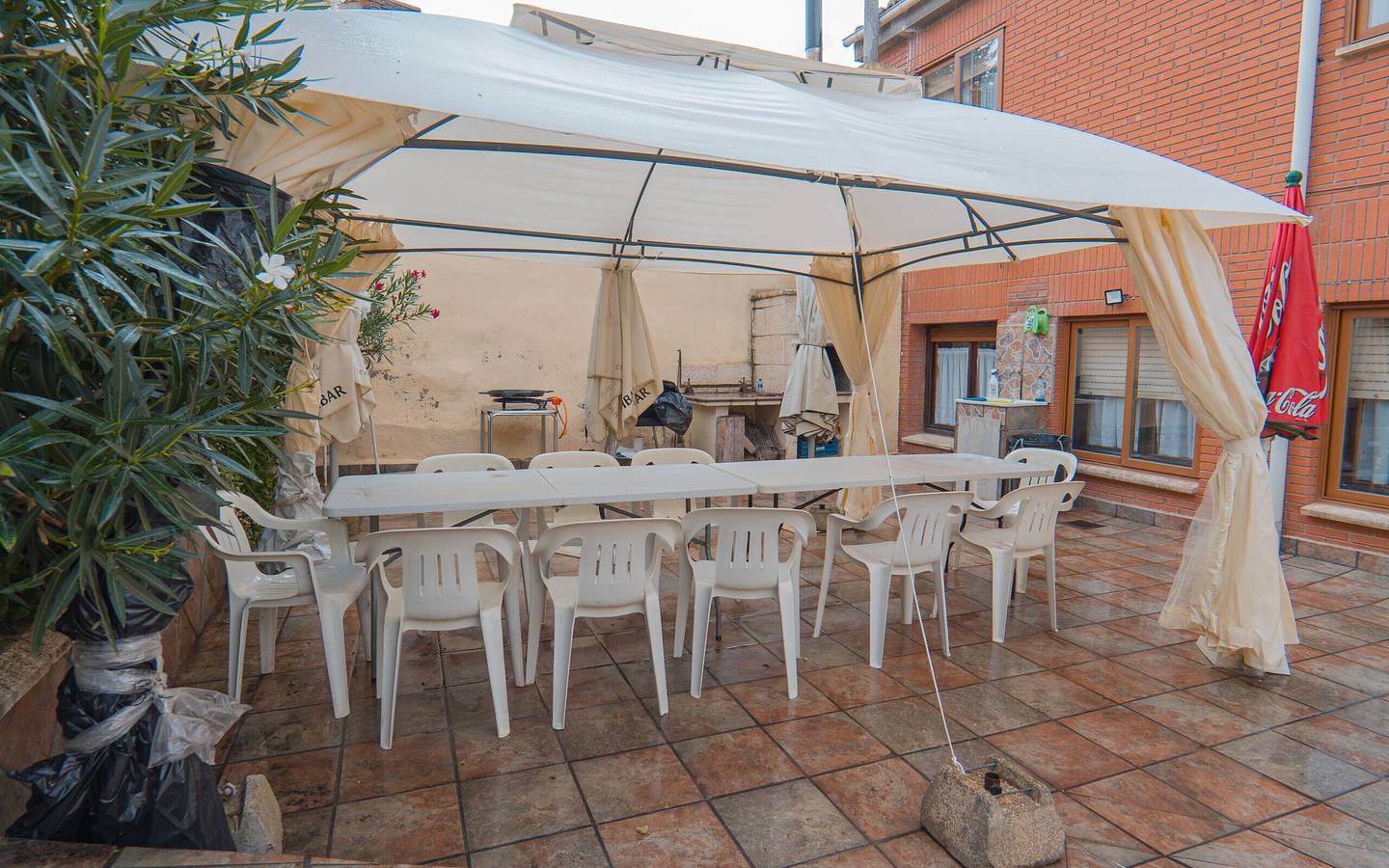 Casa de vacaciones 'Arco De Villahoz' con terraza compartida, balcón y Wi-Fi in Villahoz, Provincia de Burgos