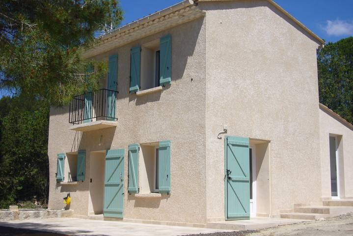 Gîte pour 4 personnes, avec terrasse et piscine