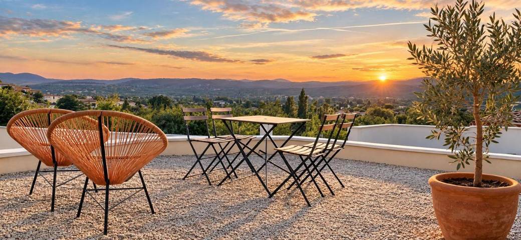 Gîte pour 4 personnes, avec Jacuzzi et Terrasse ainsi que Jardin et Vue à Saint-Julien-les-Rosiers