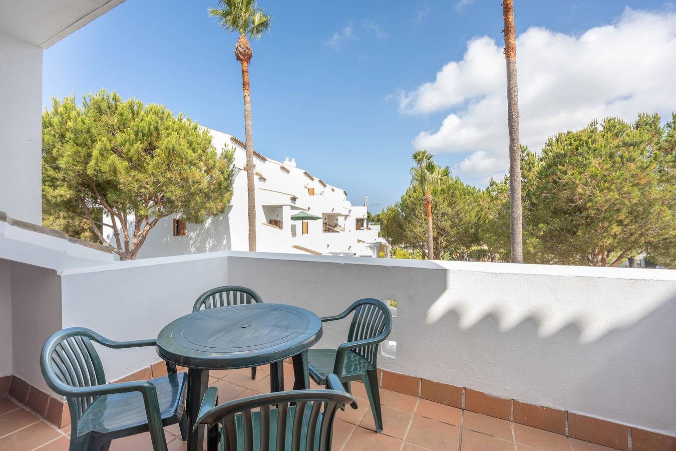 Apartamento inteiro, Apartamento 'Brisa De La Barrosa' com piscina partilhada, terraço privado e ar condicionado in Playa La Barrosa, Chiclana de la Frontera