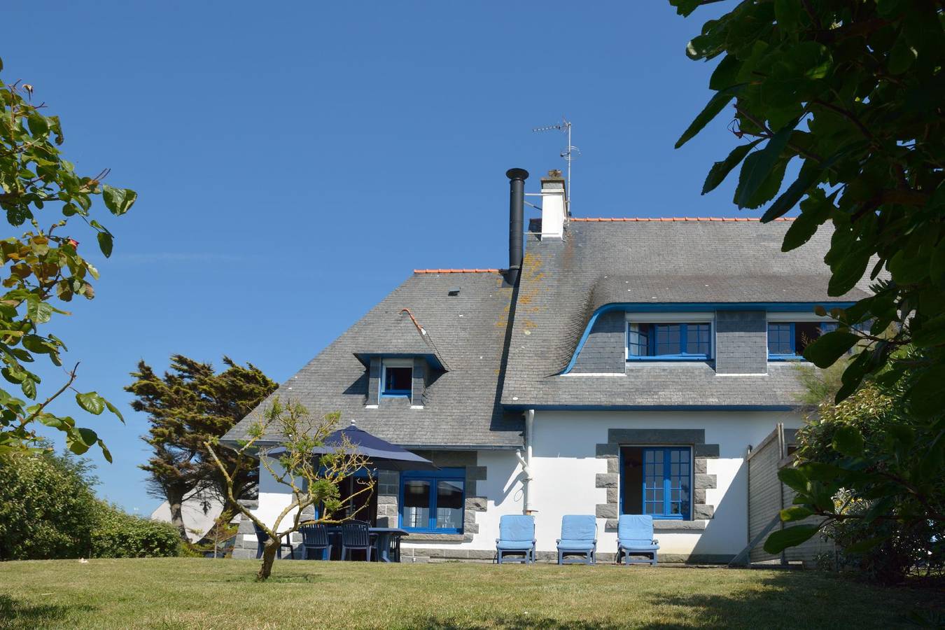 Spacious house with direct access to the beach in Guilvinec, Region de Quimper