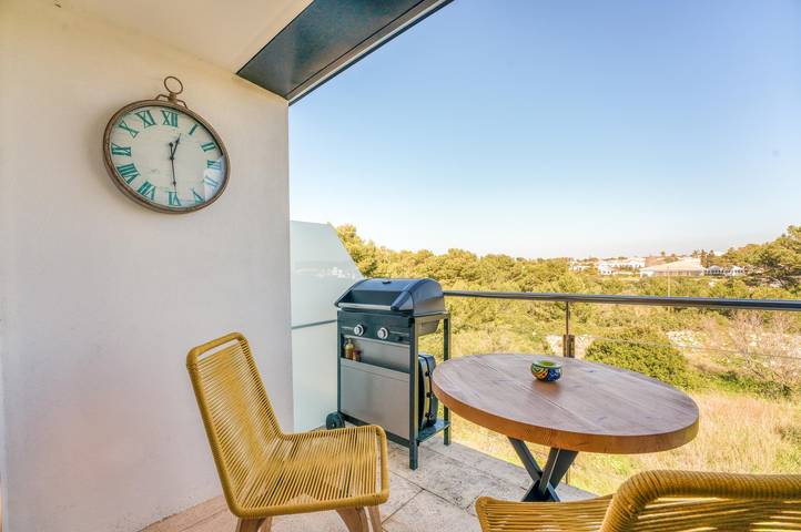 Apartamento inteiro, Apartamento de Férias 'Nura Menorca- Sp 17' com Ar Condicionado, Varanda, Terraço e Piscina Partilhada; Estacionamento Disponível na Rua in Cala Blanca, Ciutadella de Menorca