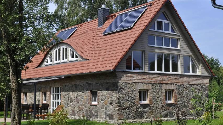 Ferienhaus für 6 Personen, mit Terrasse und Garten sowie Pool und Sauna, mit Haustier in Brandenburg