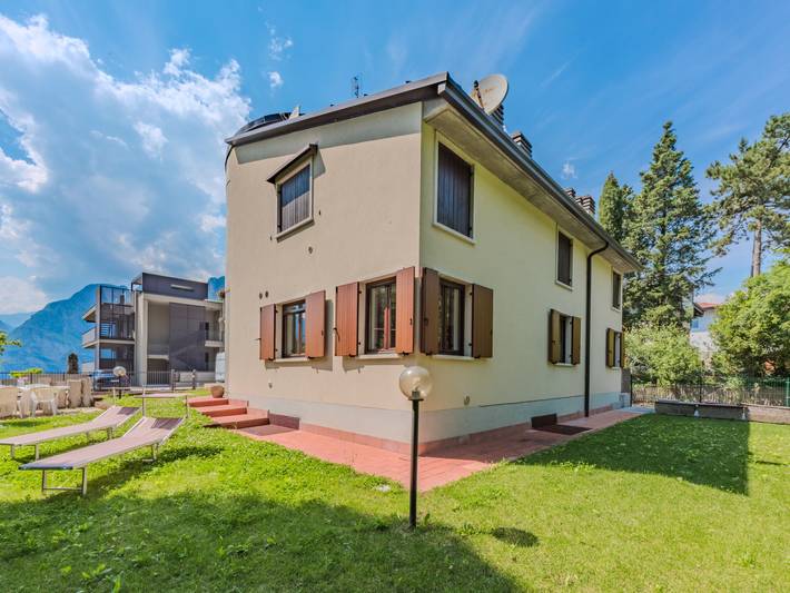 Ferienwohnung für 6 Personen, mit Balkon und Terrasse sowie Garten in Nago-Torbole