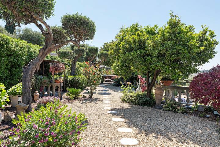 Ferienwohnung für 4 Personen, mit Balkon und Whirlpool sowie Garten in Imperia - 2