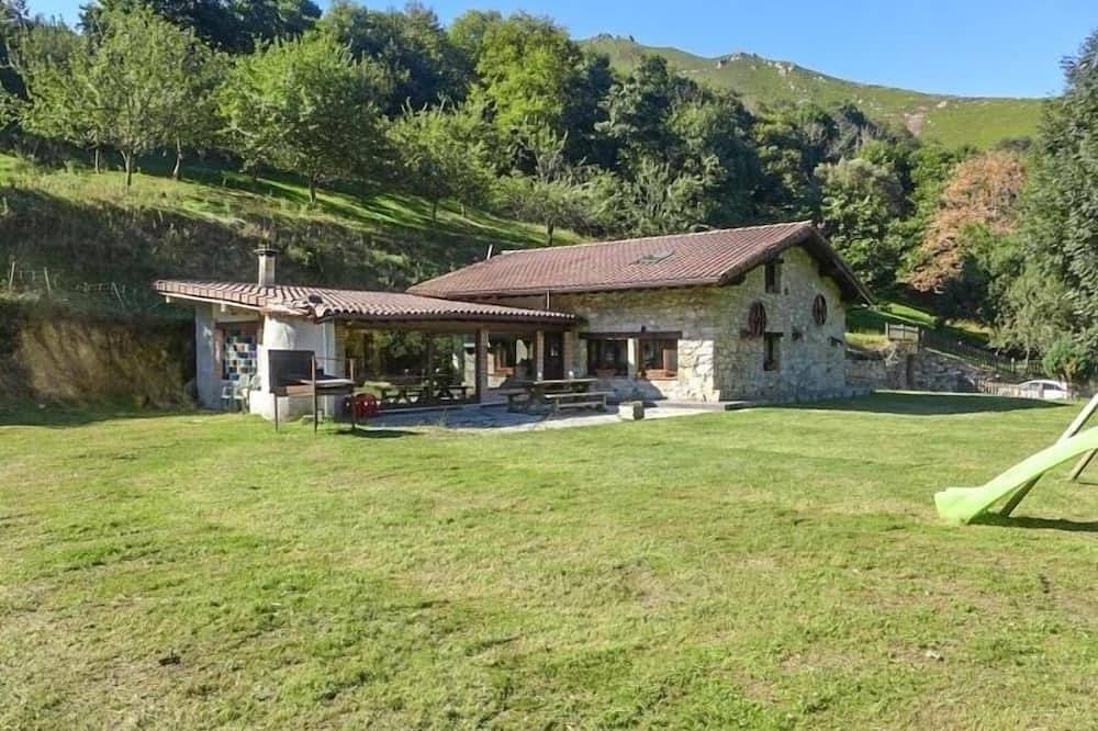 Casa Yolanda - country house in the Picos de Europa, Arenas de Cabrales in Cabrales, Picos de Europa National Park