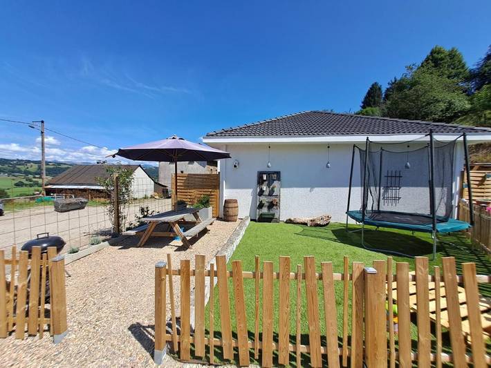 Location de vacances pour 4 personnes, avec terrasse ainsi que vue et piscine dans Saint-Cernin - 4