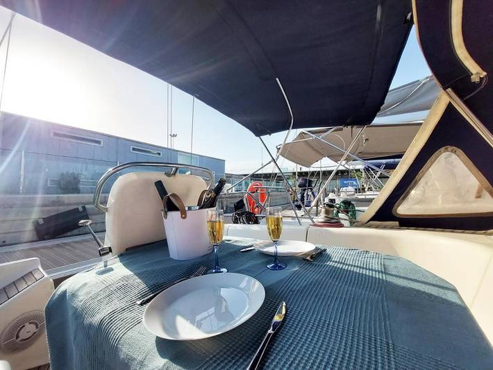 Barco para 4 personas, con terraza y vistas en Valencia