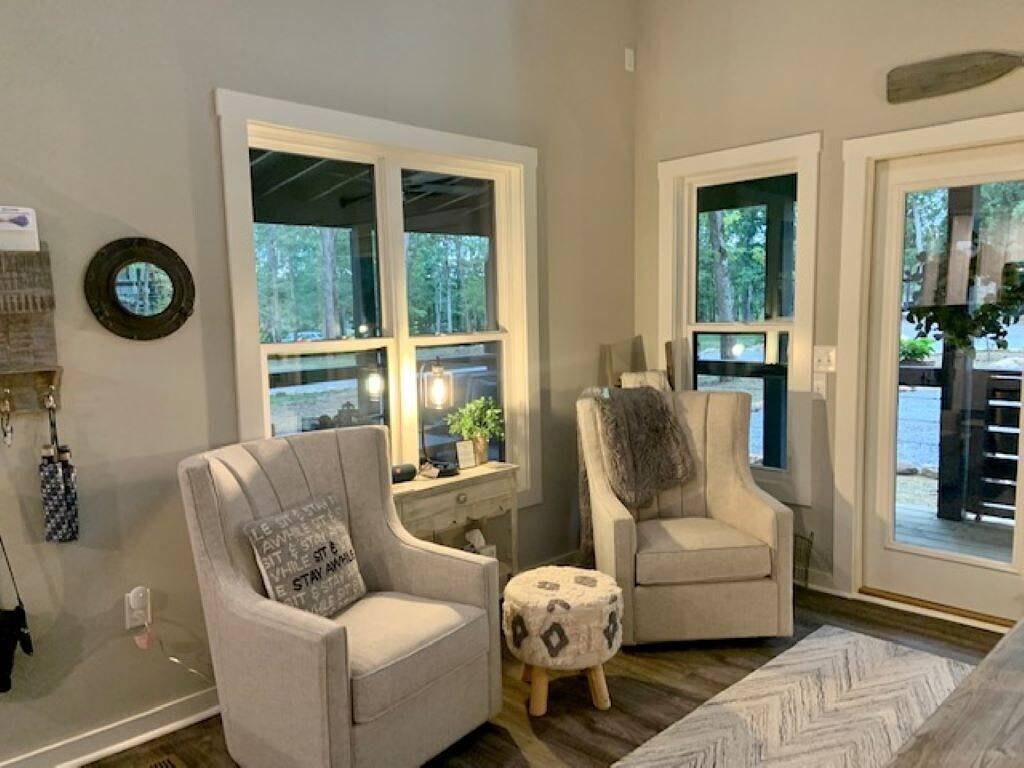 Swordfish Suite Dog friendly- Pup Shed Retreat in Grundy County