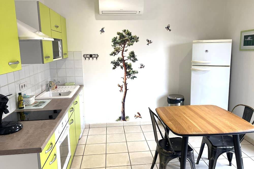 Entire apartment, Quetzal garden apartment with terrace in Lagnieu, Belley
