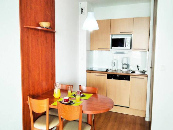 Gîte pour 4 personnes, avec balcon et piscine, adapté aux familles dans Pic du Midi - 2