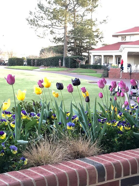 Modernes Haus im skandinavischen Stil am 7. Loch von Pinehurst # 1 in Pinehurst, Moore County