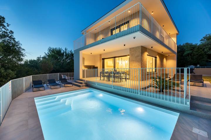 Ferienhaus für 8 Personen, mit Garten und Terrasse sowie Sauna und Pool in Malinska
