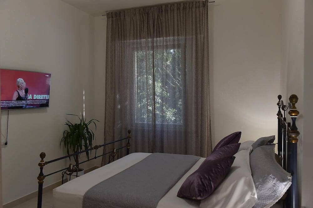 Apartamento entero, Apartamento en una zona panorámica a tiro de piedra del mar y rodeado de vegetación. in Gabicce Mare, Pesaro-Urbino
