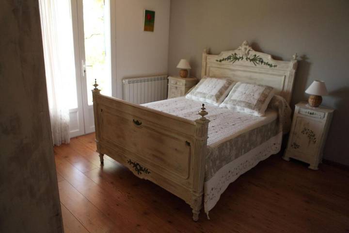 Location de vacances pour 6 personnes, avec vue ainsi que piscine et jardin, adapté aux familles à Caseneuve - 2