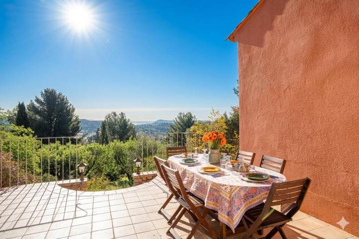 Villa pour 10 personnes, avec Terrasse ainsi que Piscine et Vue à Ollioules - 2