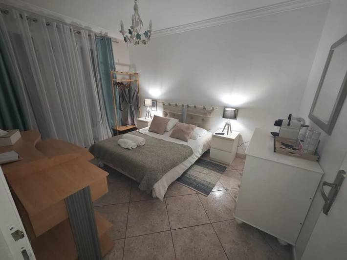 Gîte pour 2 personnes, avec Balcon et Terrasse ainsi que Jardin et Piscine à Champagne-au-Mont-d'Or
