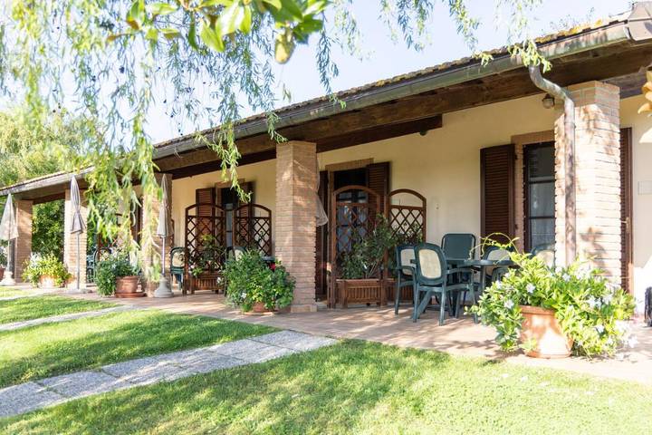 Appartamento vacanze per 6 persone, con Terrazza e Giardino nonché Piscina e Panorama a Grosseto