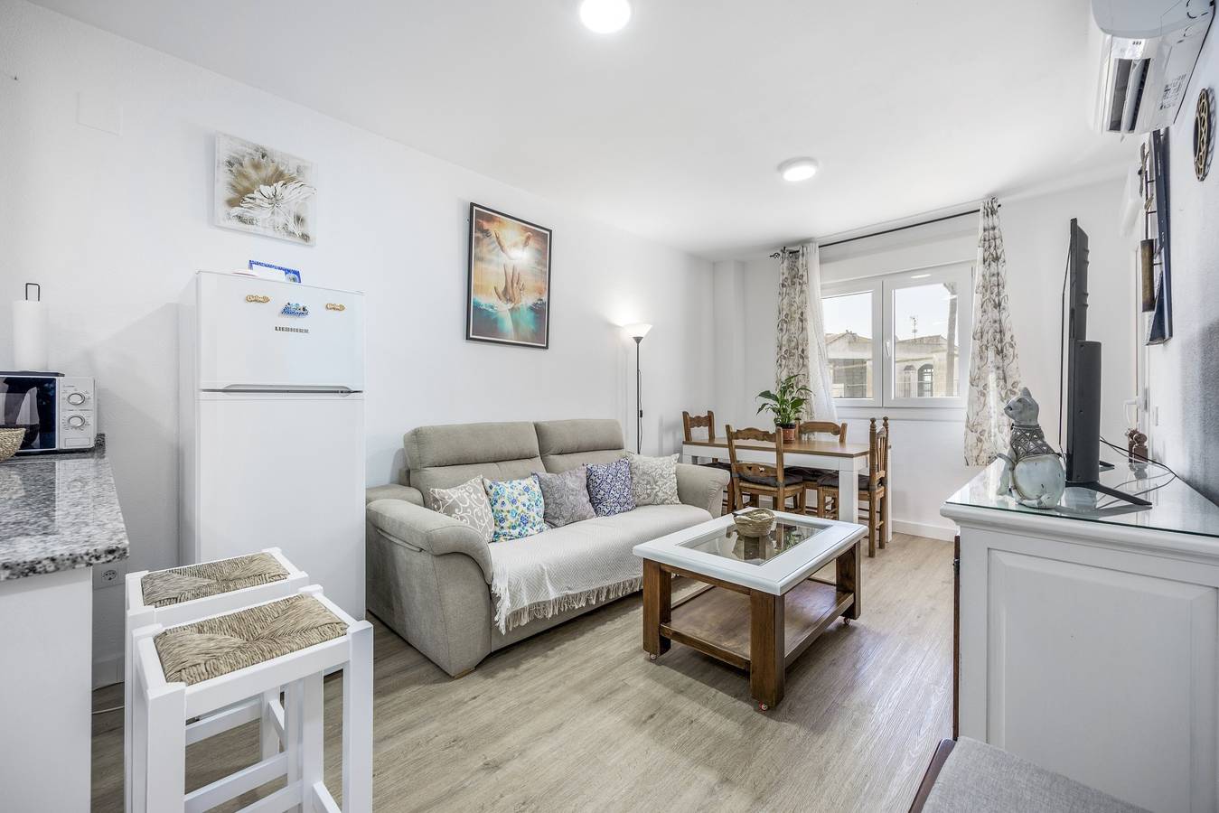 Apartamento inteiro, Apartamento 'Barrosa' com Piscina Partilhada, Terraço Privado e Ar Condicionado in Los Gallos-Cerromolino, Chiclana de la Frontera