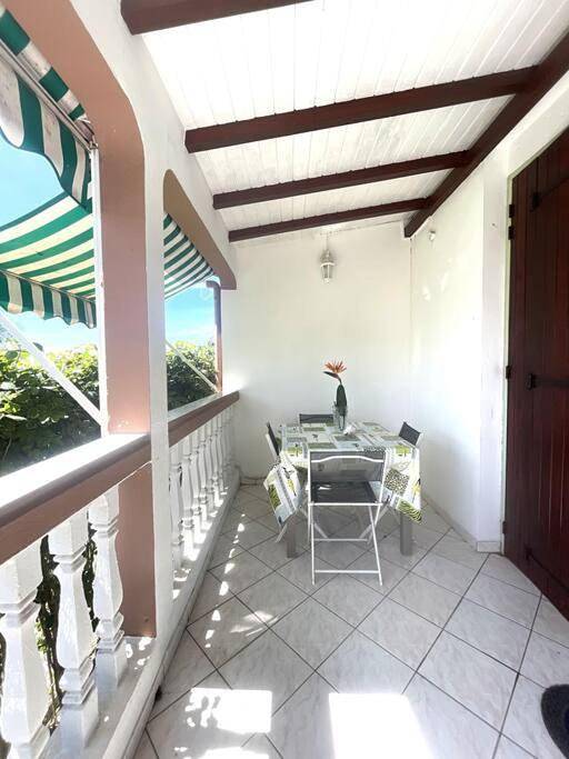 Gîte pour 2 personnes, avec balcon et vue dans Plage de Saint-Félix