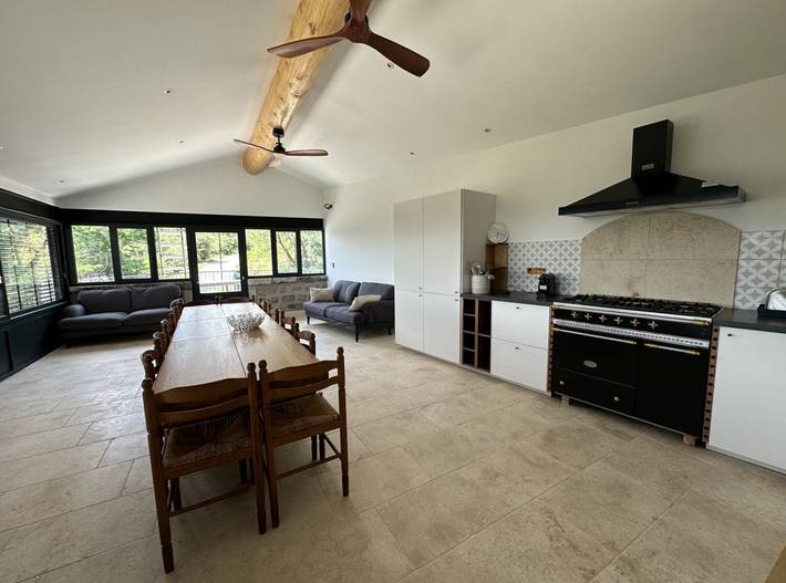 Gîte pour 12 personnes, avec jacuzzi et jardin ainsi que piscine et terrasse, animaux acceptés à Sanilhac - 2