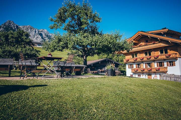 Ferienhaus für 5 Personen, mit Balkon und Terrasse sowie Garten und Pool in Walchsee