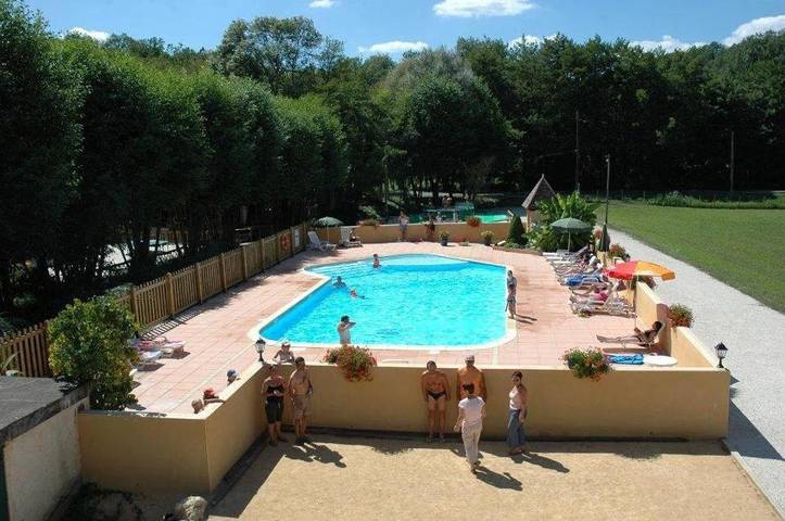 Camping pour 6 personnes, avec piscine et bassin pour enfant