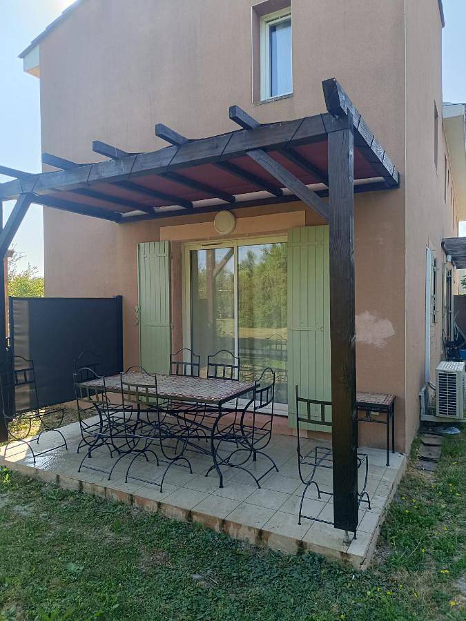 Location de vacances pour 7 personnes, avec jardin et vue ainsi que vue sur le lac et piscine à Saint-Saturnin-lès-Avignon - 4